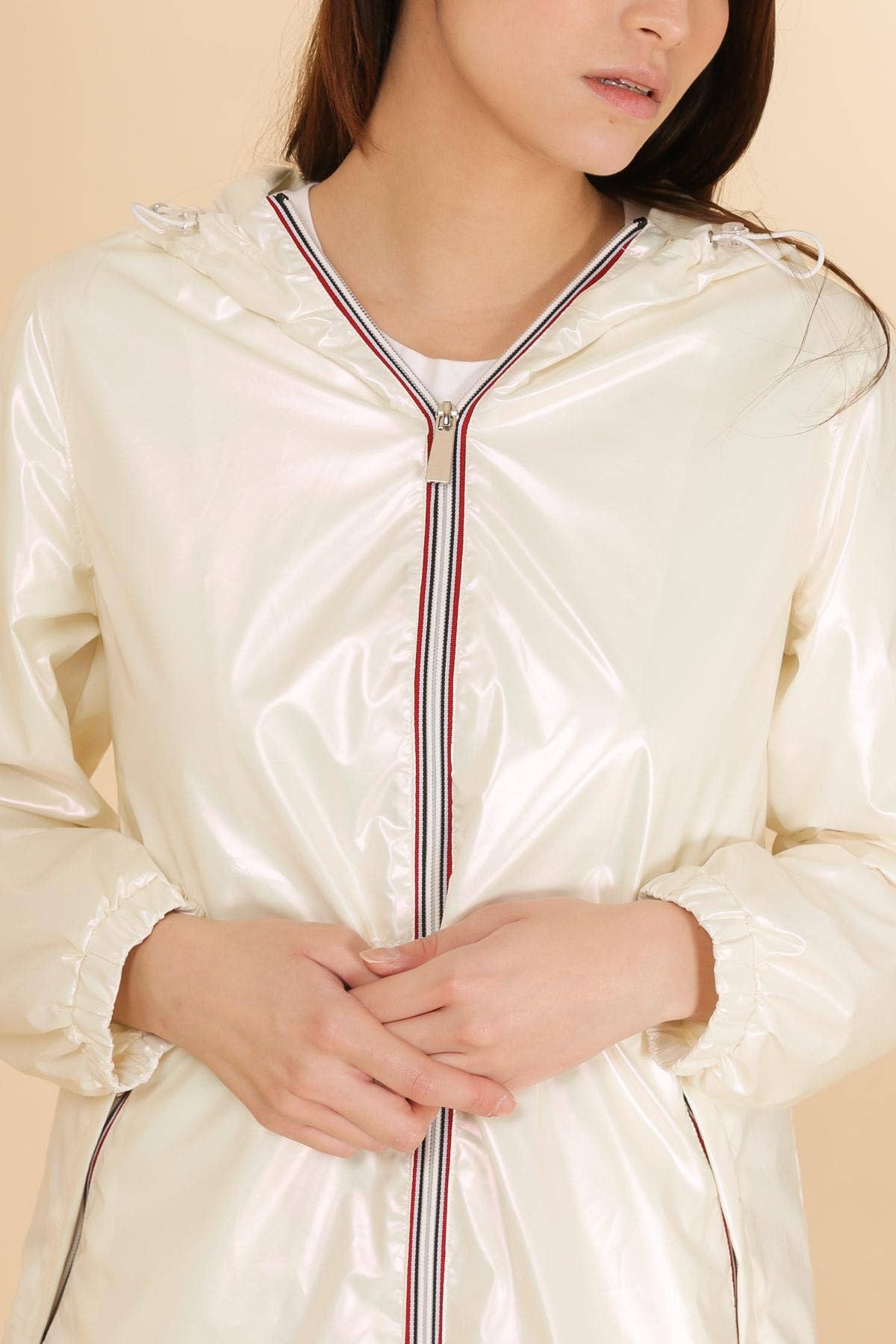 Attrait Paris - Vendita all'ingrosso Giacca antivento - Donna - Impermeabile lungo metallico con zip colorata e richiudibile6