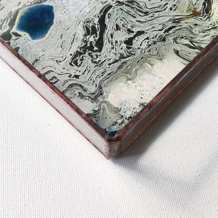 Plateau de terrain marbré en frêne pour la vente par Copper & Torch