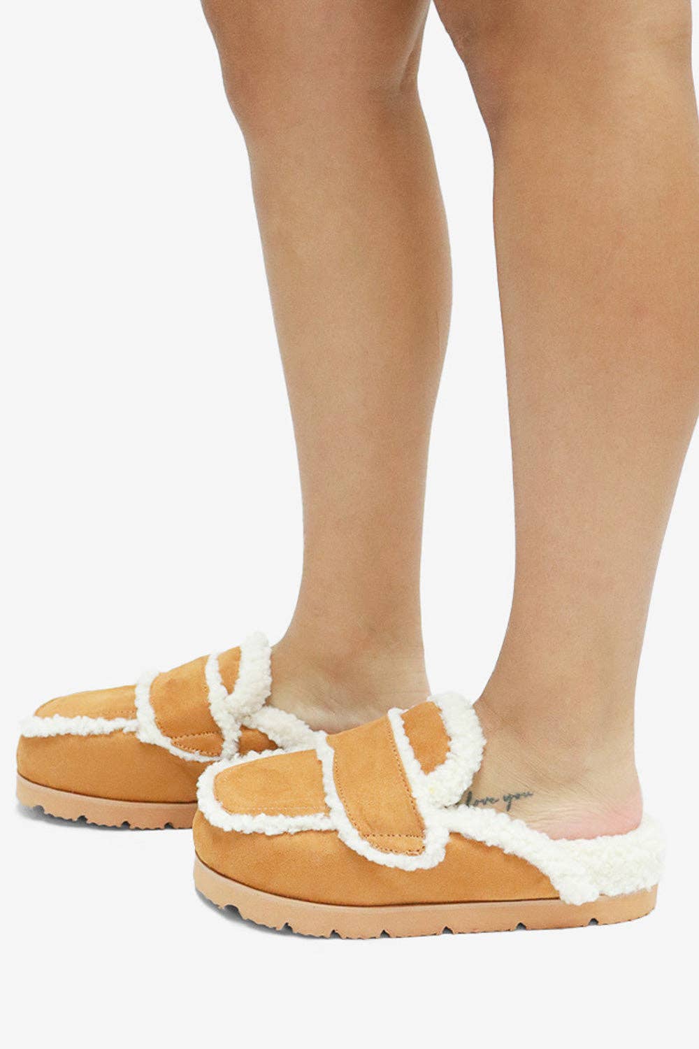 Lemonade Shoes – Großhandel Hausschuhe – Damen – TATUM - Gemütlicher Wildleder-Slide mit dicker gepolsterter Sohle24