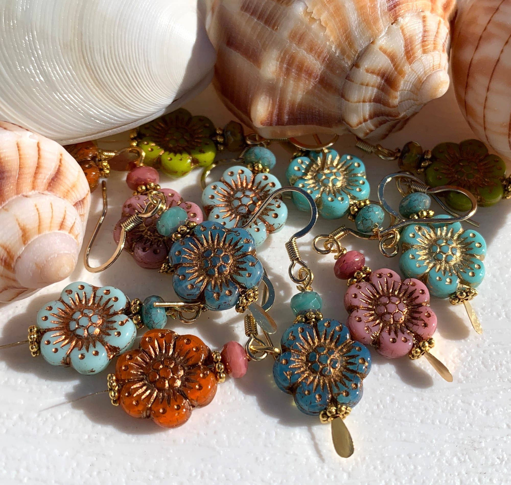 Marlene VanBeek Jewelry – Großhandel Ohrhänger – Blumenohrringe in 6 Garten- und Ozeanfarben, Blau-Türkis6