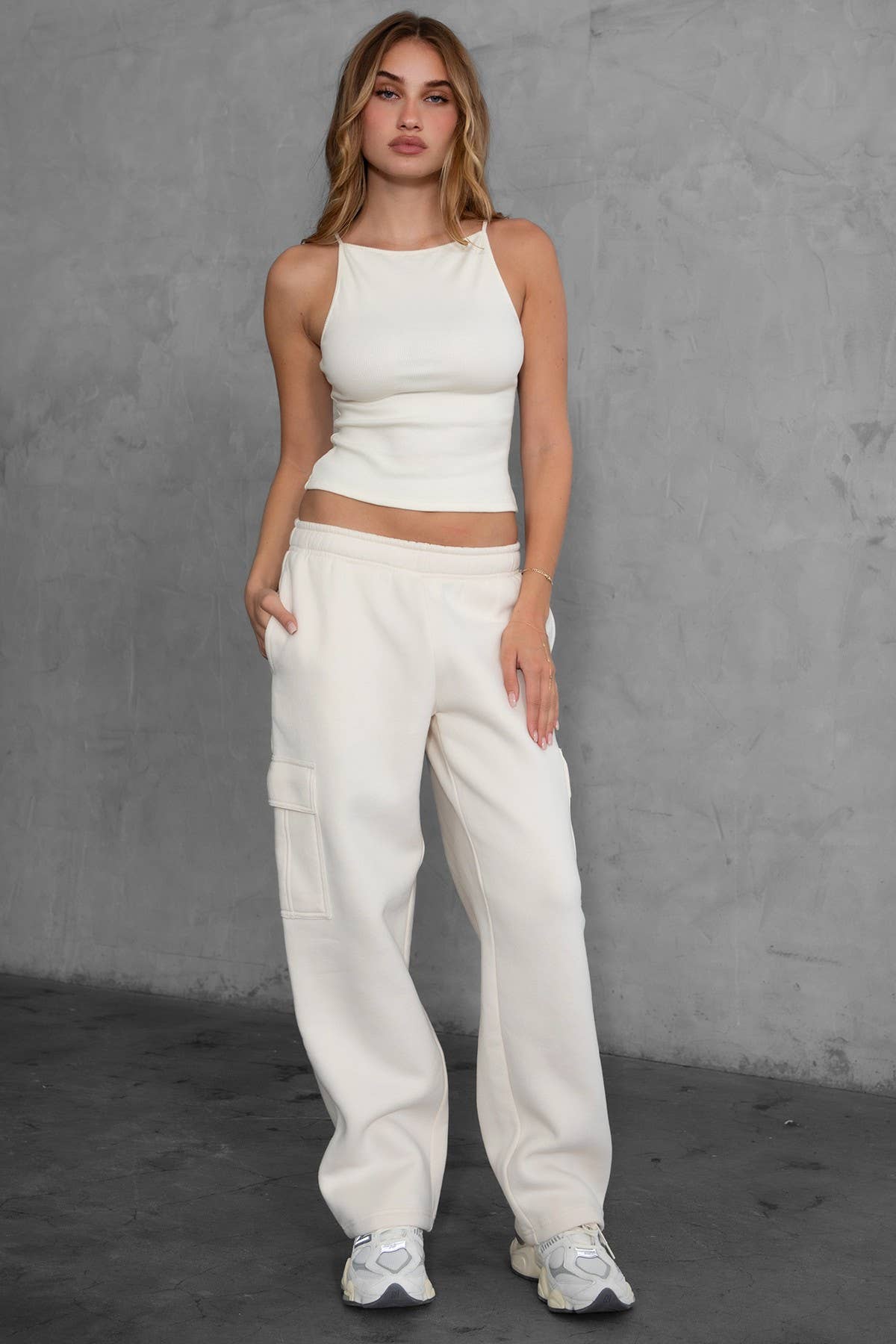 TICTOC - Venta al por mayor Pantalones - Mujer - Pantalones Cargo de Forro Polar Esencial HANA de Tiro Medio4