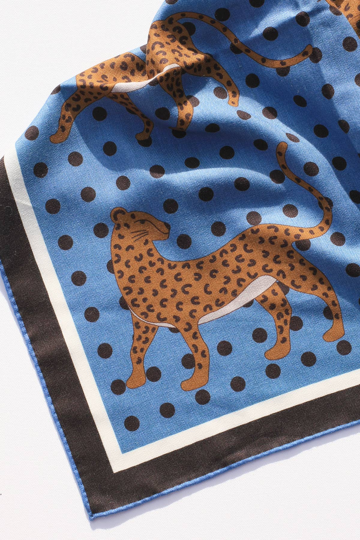 Jessie Zhao New York – Cachecol - Mulher por atacado – Cachecol de Lã e Seda de Dupla Face do Jardim dos Leopardos Azuis13