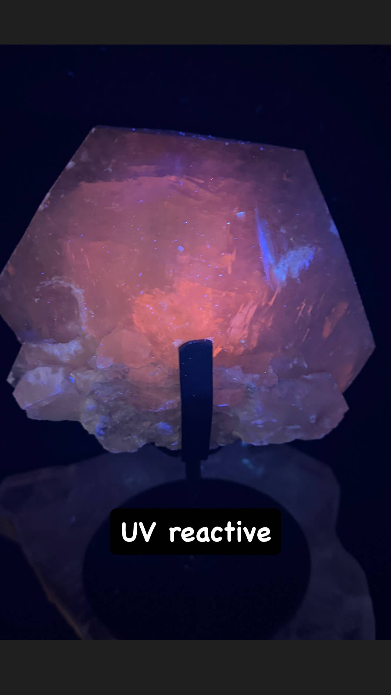 The 7 Directions - Wholesale Spiritual Stone/Crystal - UV reactive calcite free form w/ chalcopyrite F23E5