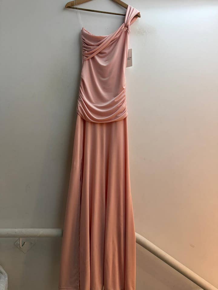 7477 Abito lungo asimmetrico tinta unita per la vendita all'ingrosso da parte di LORIANE