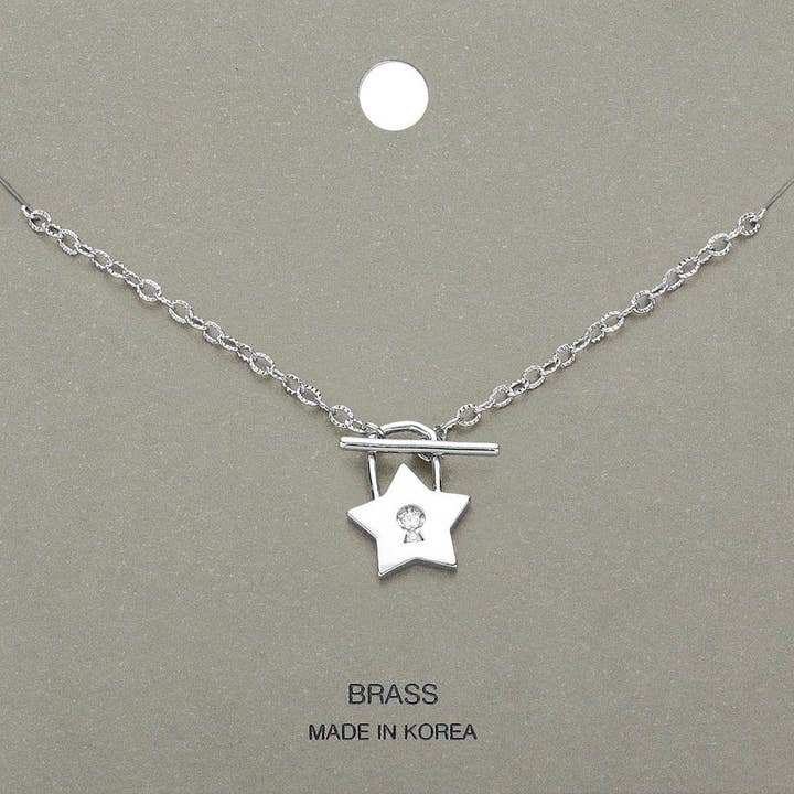Collana con ciondolo a stella in ottone e metallo con chiusura toggle del centro di pietra per la vendita all'ingrosso da parte di Sensibling Corp.