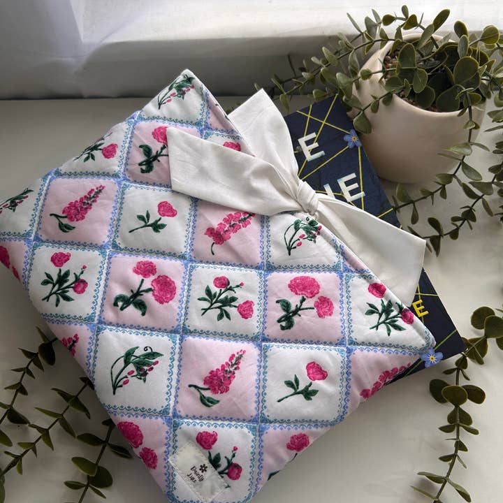 DaintyLuxeAU - Wholesale Book cover - Lace Floral Book Sleeve2