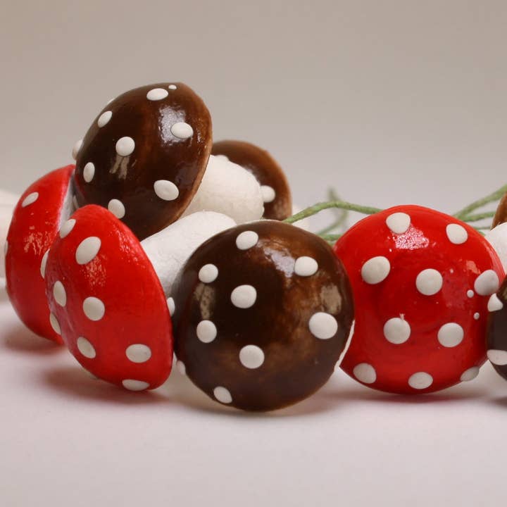 Red & Brown Mix - Large 3/4" Spun Cotton - 10 pcs - 218-0117 for wholesale on Faire6