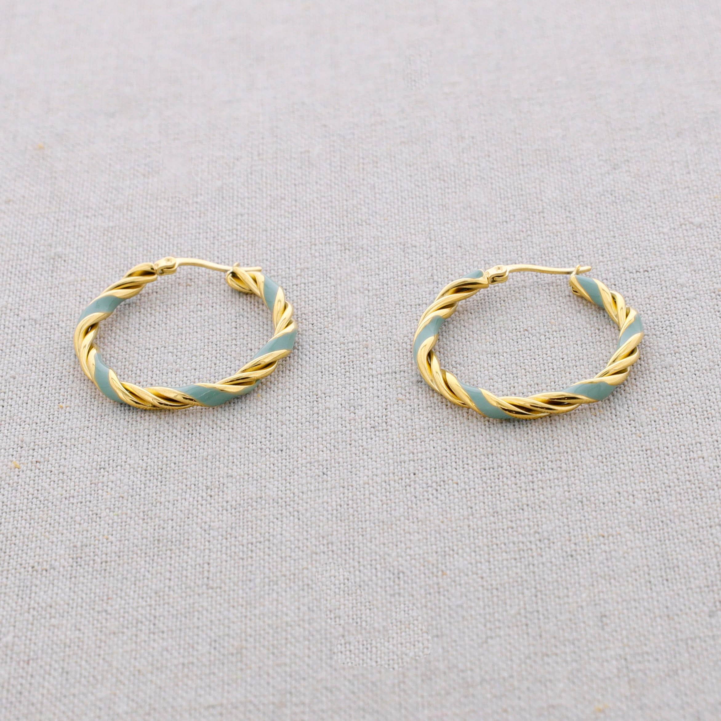 Sonata – wholesale Hoop-örhängen – Emaljerade stålringörhängen0