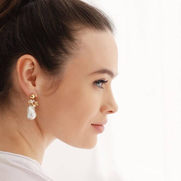 Brincos de pérola barroca Calypso por atacado de Bonjouk Studio