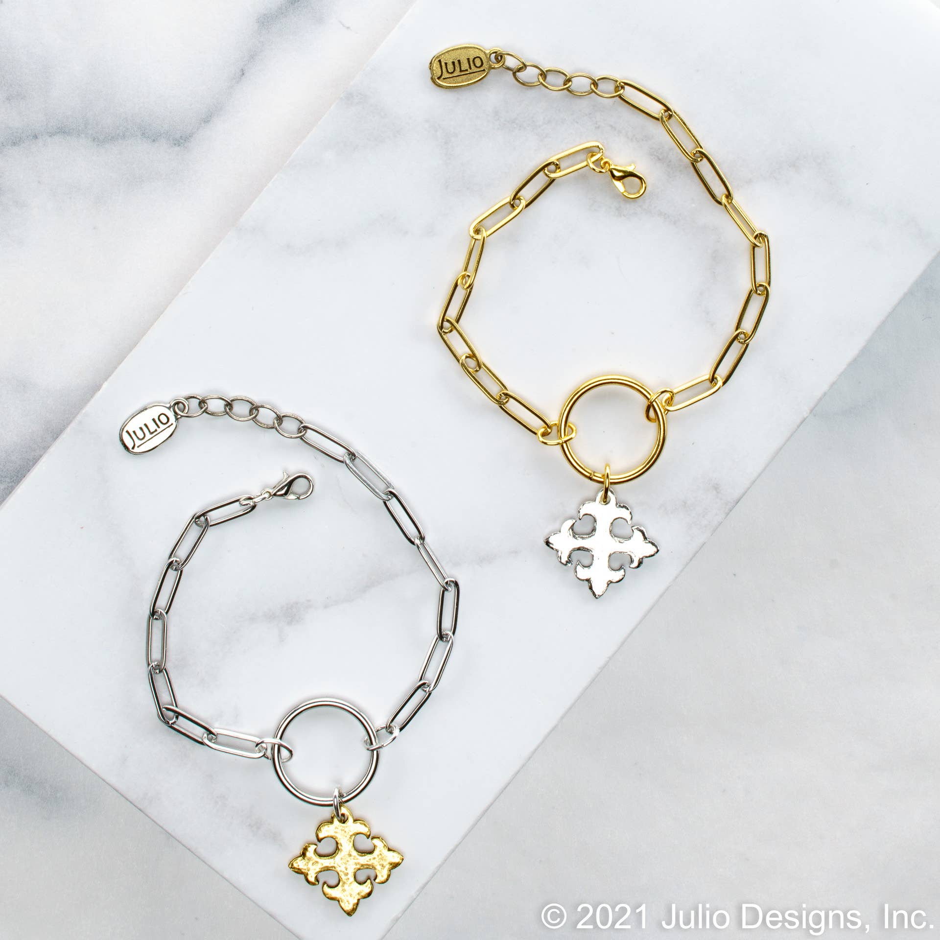 Julio Designs - Vente Bracelets à breloques/pendentifs - Bracelet à breloques chaîne en trombone Mariana0