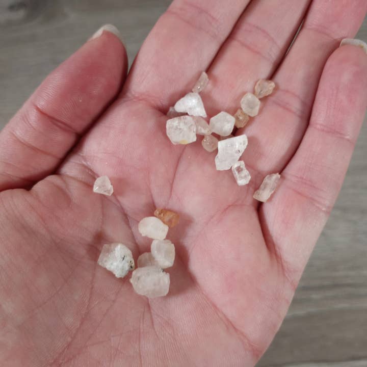 Keystone Crystals - Vente Pierre et cristal de spiritualité - Petits morceaux bruts de phénakite en lots de 5 grammes2