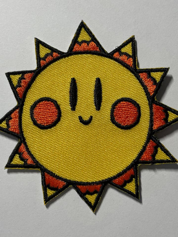 Smilende Sun Iron On Patch glade ansigt Retro Vintage inspireret Hippie Flower Child for engroshandel hos Retrophiliac