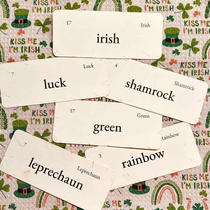 Cartes éducatives faites à la main, inspirées par la Saint-Patrick/mars, style vintage. pour la vente par Joy Grace Home Designs