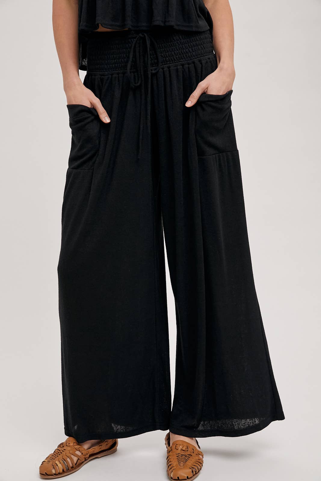 Bluivy – wholesale Set med topp och byxa – Dam – AVSLAPPNAD STICKAD SMOCKAD TOPP OCH BREDA BYXOR SET18