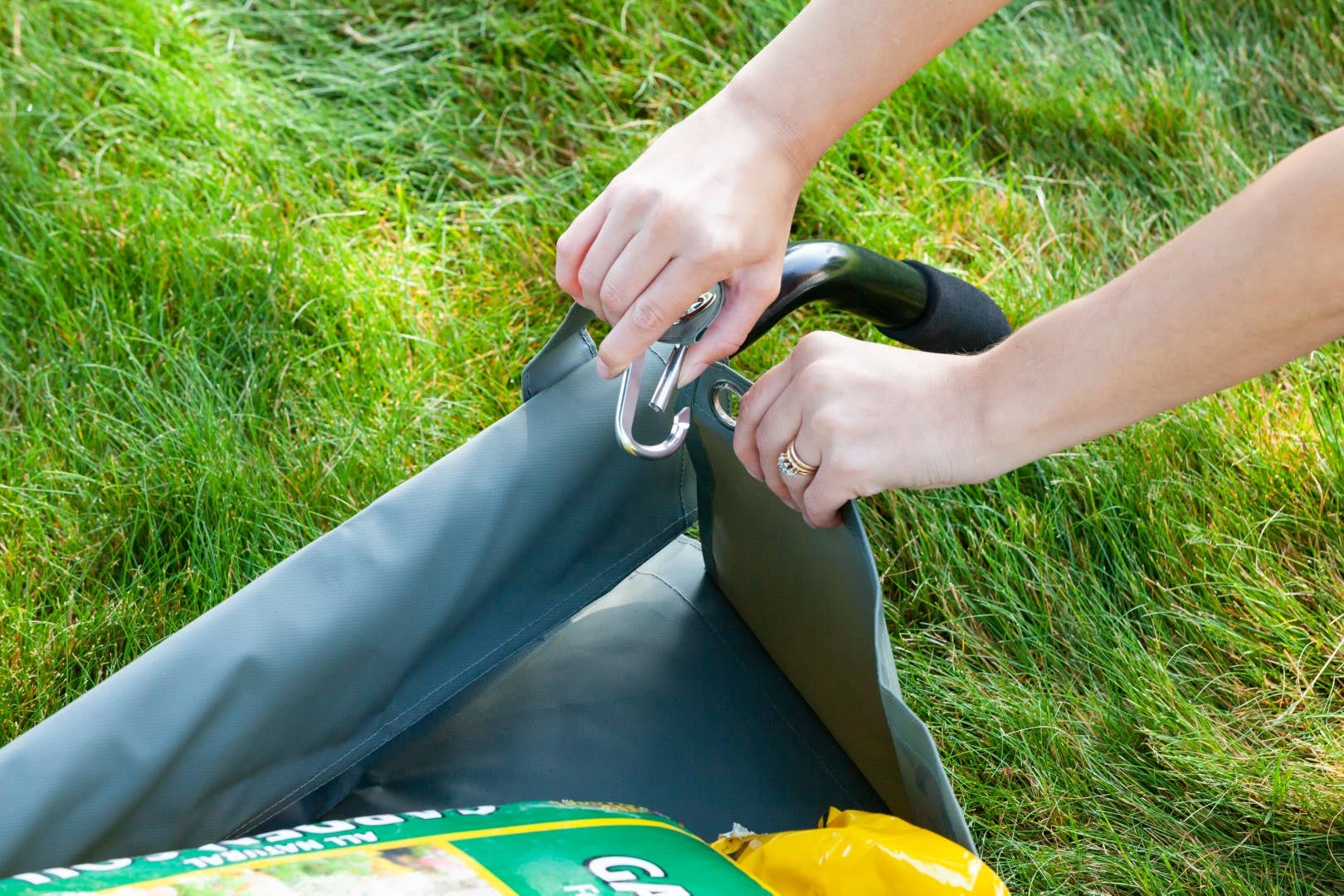 Allsop Home & Garden – wholesale Garden tool – WheelEasy Collapsible Wheelbarrow7