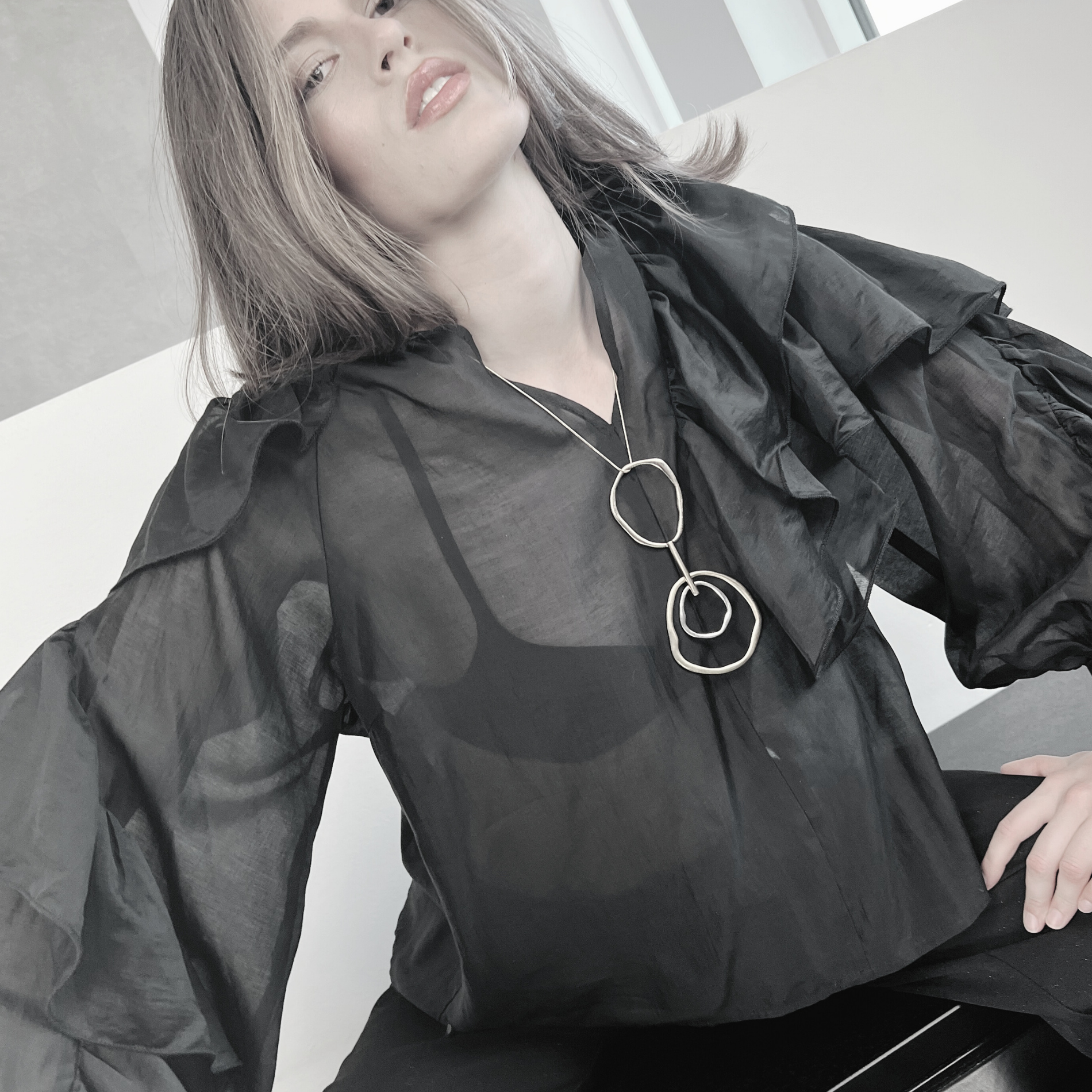 Dansk Copenhagen - Vendita all'ingrosso Collana con ciondolo/pendaglio - Collana Mega Statement regolabile a 2 toni Elysian IN:STORE con placcatura in argento5