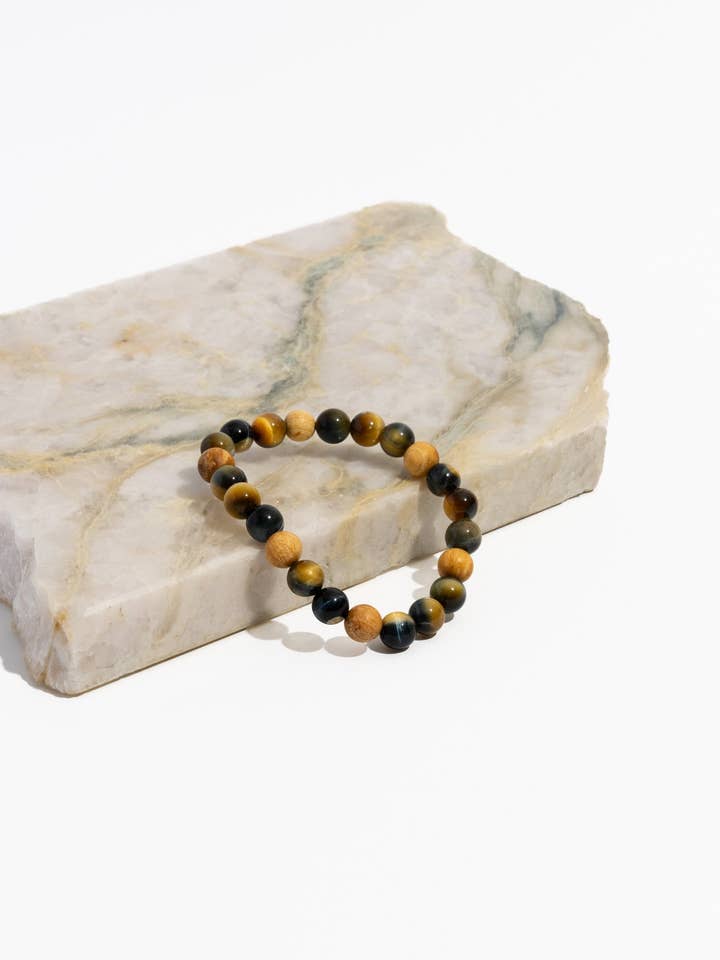 Bracelet Mala en Œil de Tigre Bleu Doré Rare & Palo Santo | repousser l'énergie négative et attirer la confiance pour la vente par Think Unique