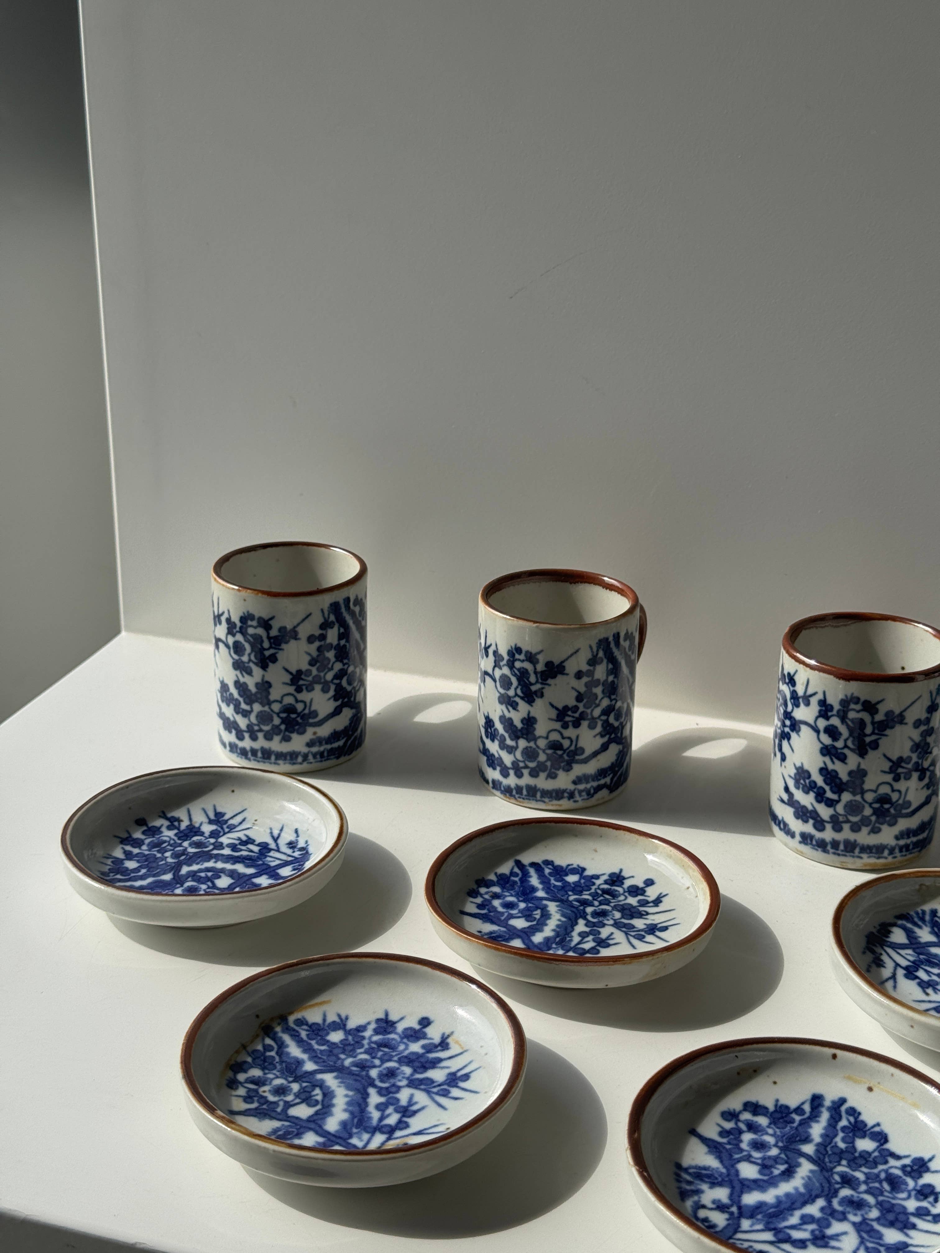 Blue Set of 4 small cups and their saucers with landscape decoration for wholesale on Faire19