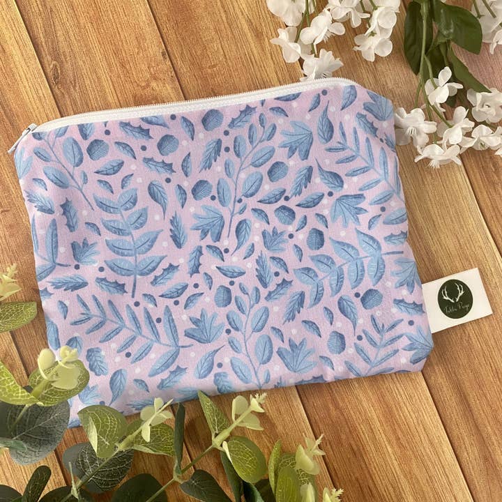 Pochette Feuillage Bleu pour la vente par Tahlia Paige