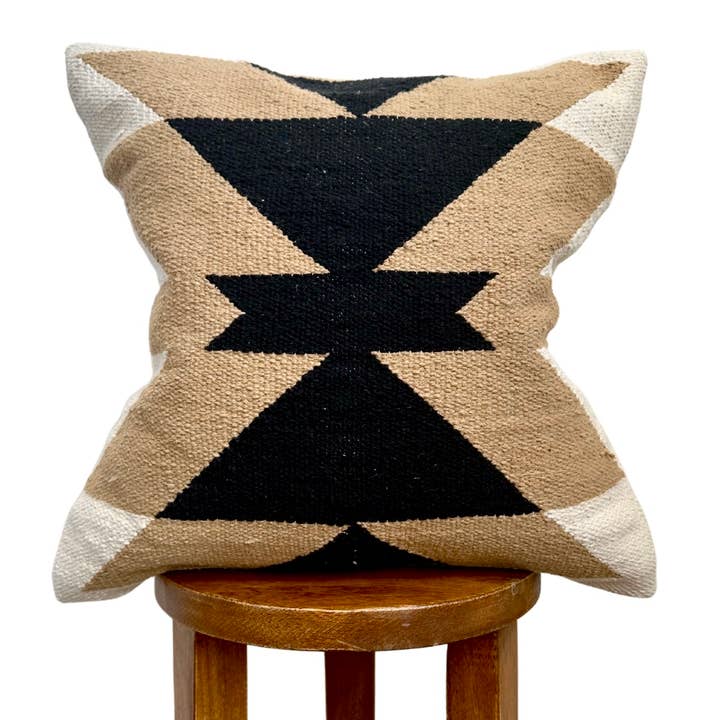 Busa Designs – wholesale Prydnadskuddfodral – Modern kuddfodral i sydväststil – Neutral aztekisk design