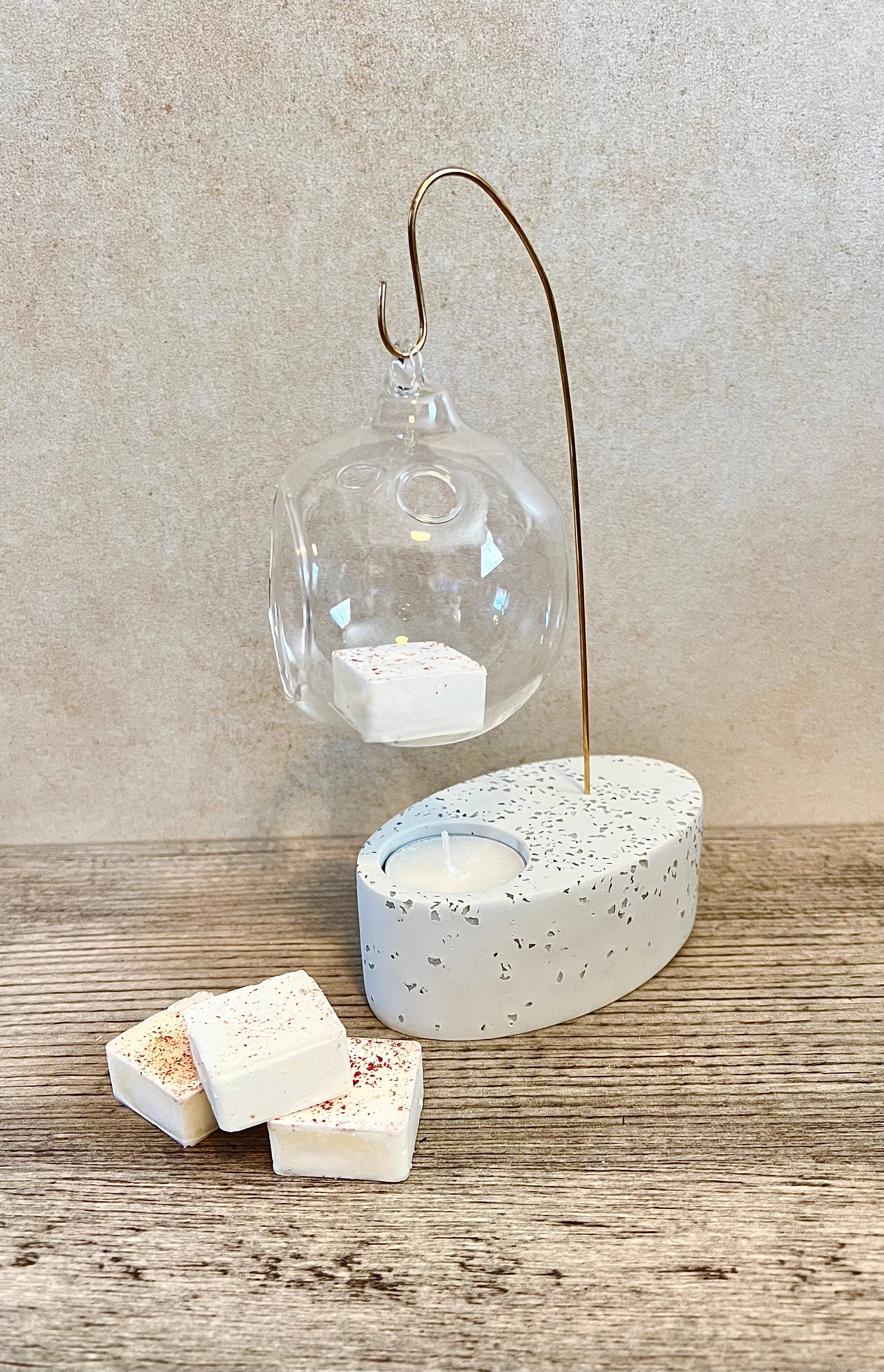 EMB Pretty – wholesale Vaxvärmare – ‘ICE QUEEN’ Jesmonite- och mässingsvaxvärmare med glaskupa2