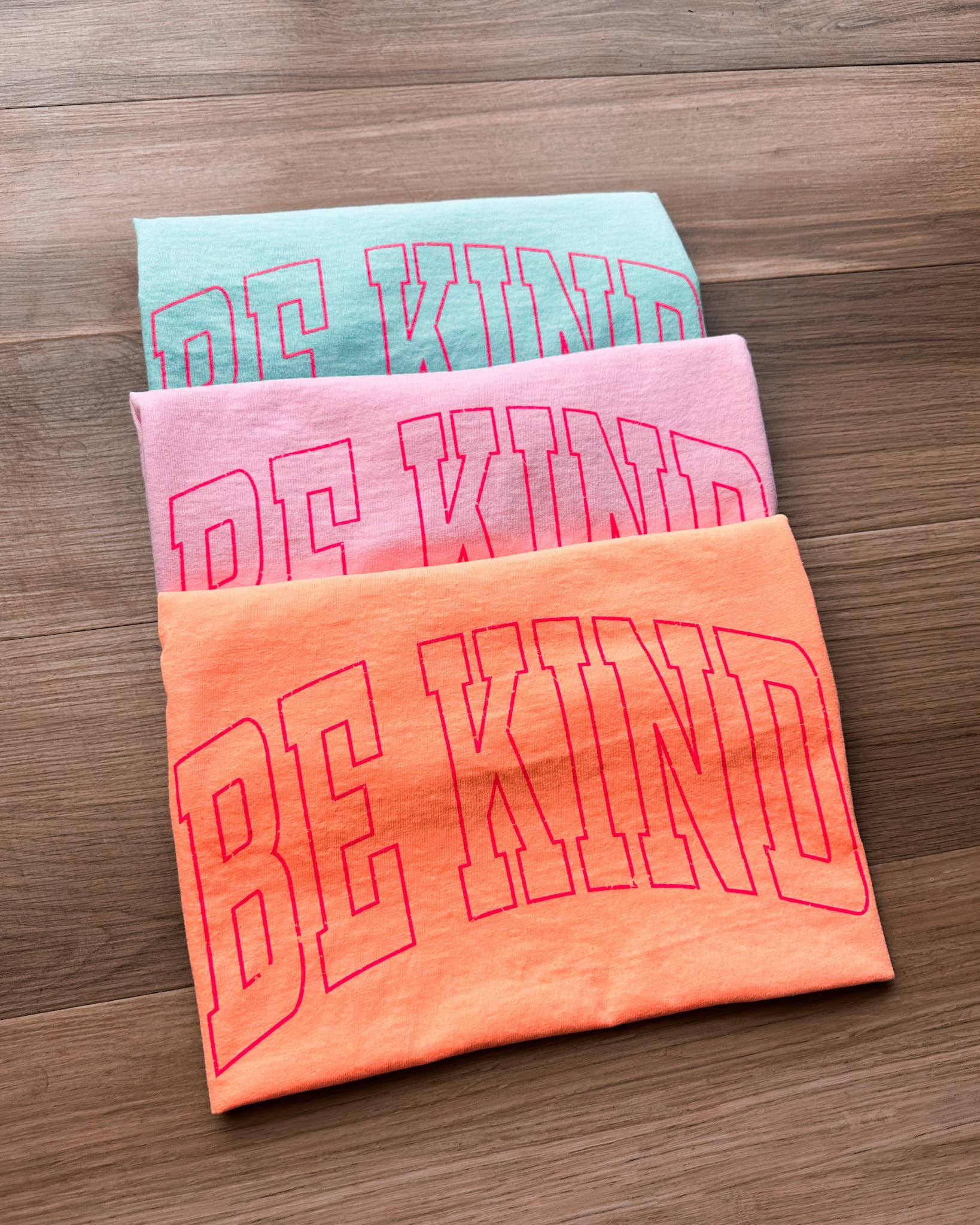 D&E Tees - Wholesale Screen Printed T-Shirt - Women's - Be Kind Outline Graphic Tee2