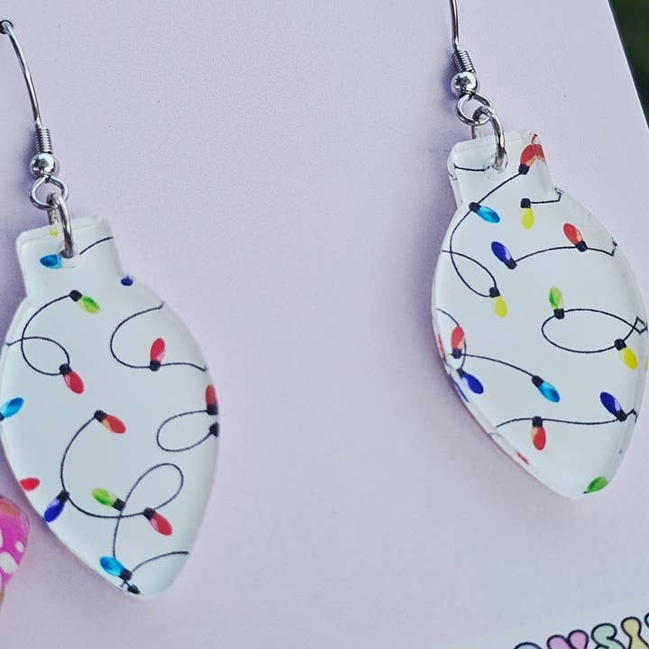 Jedi Woods LLC – Engroshandel Hængeøreringe og creoløreringe – Julelysstrenge - Lyspære Akryl Øreringe1