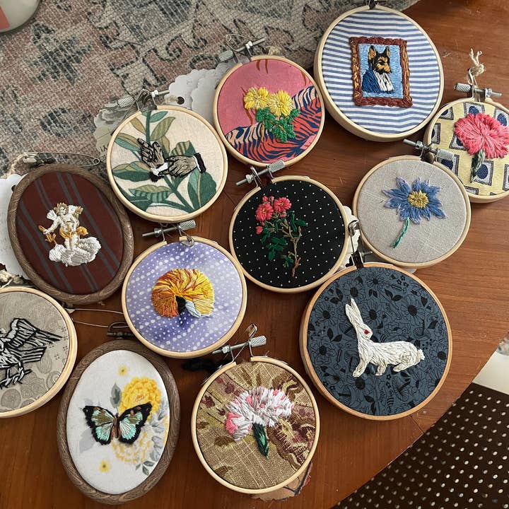 Les Is More 894 - Wholesale Embroidery/Cross Stitch Supplies - Mini Embroidery Hoops