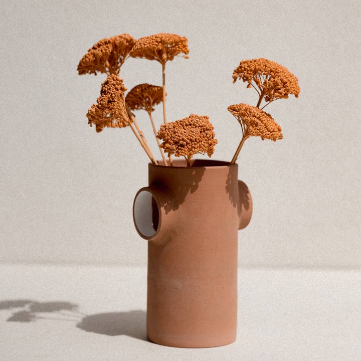 Minimalistische handgefertigte offene Terrakotta-Keramikvase für den Großhandel von Claycraft