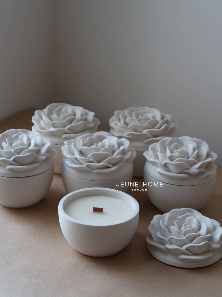 Rosa - coconut wax candle with rose shaped lid for wholesale by Jeune Home