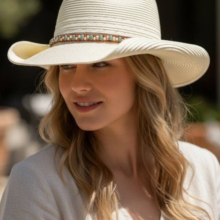 Chapeau de cowboy en paille avec bande perlée multicolore pour la vente par Rope & Spurs