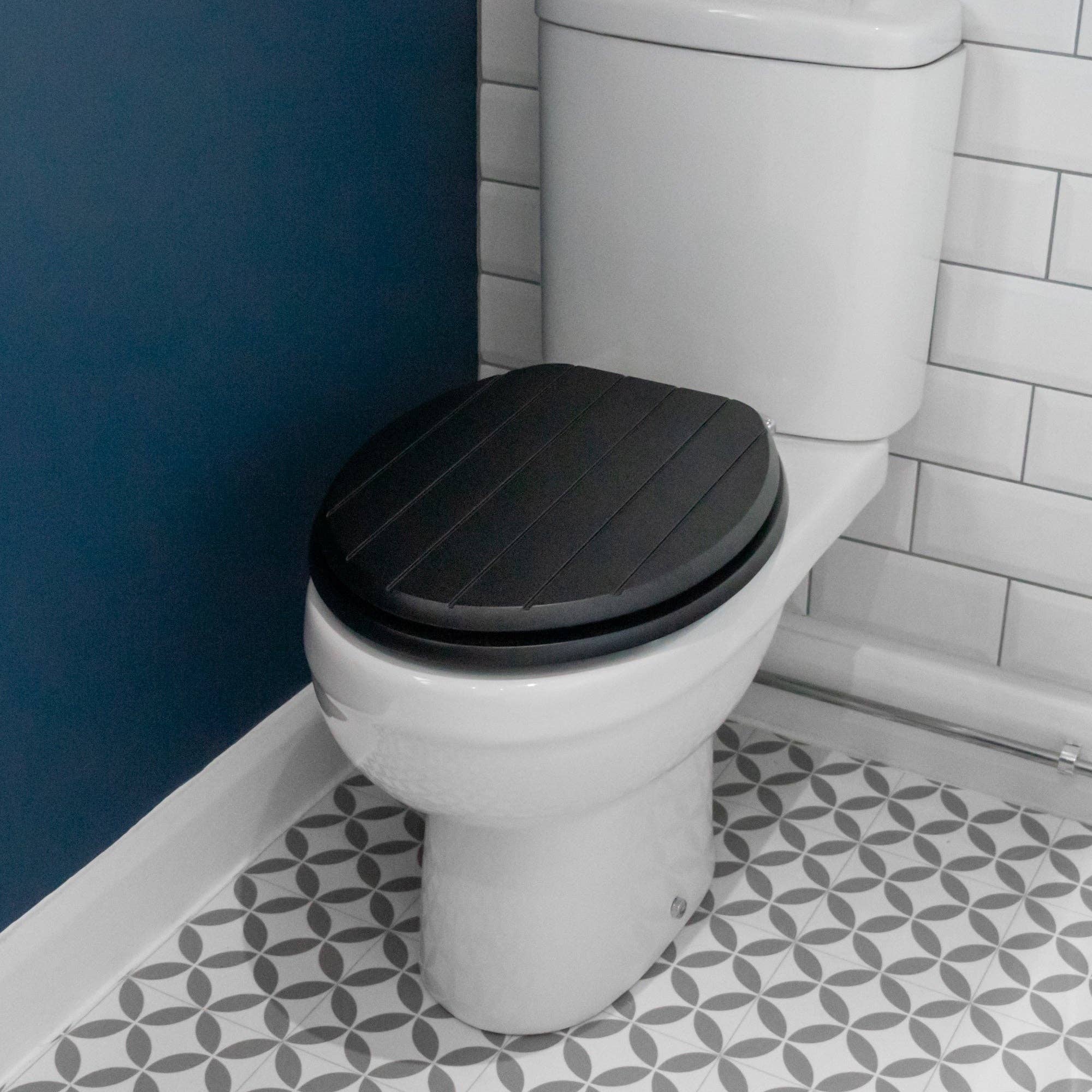 Rinkit Ltd – Engroshandel Toiletpapirholder – Harbour Housewares Soft Luk Træ Toilet Sæde1