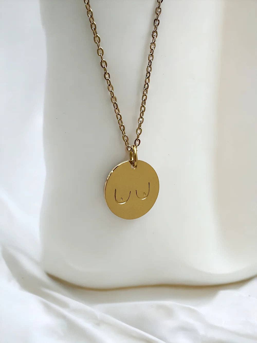 Rudies and Co – Großhandel Kette mit Anhänger/Charm – The Boob / Brustscheiben-Anhänger4