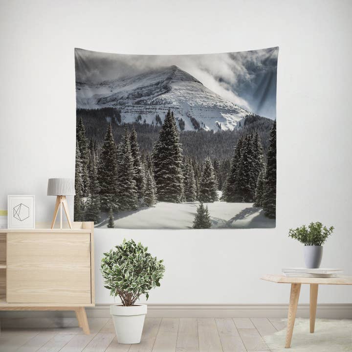 Schneebedeckter Berggipfel Wandteppich, Epische Landschaft von Colorado für den Großhandel von lostkatphoto