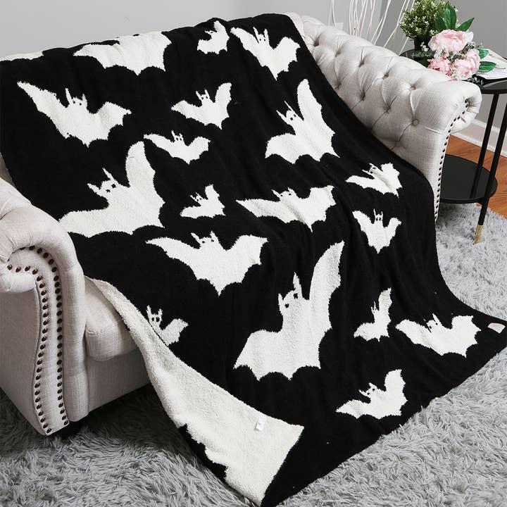 Sensibling Corp. - Wholesale Throw blanket - Halloween Bat Patterned Reversible Throw Blanket1