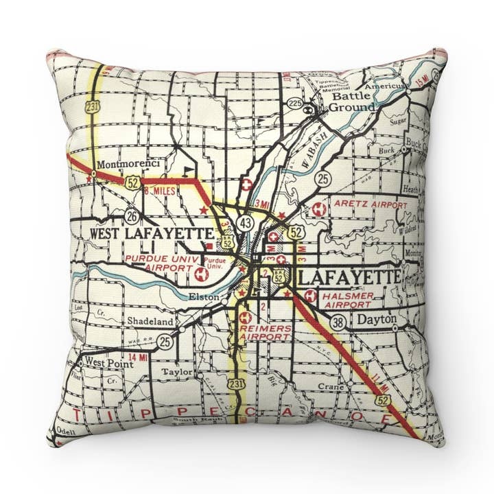 West Lafayette Indiana Purdue University Coussin carte pour la vente par Daisy Mae Designs
