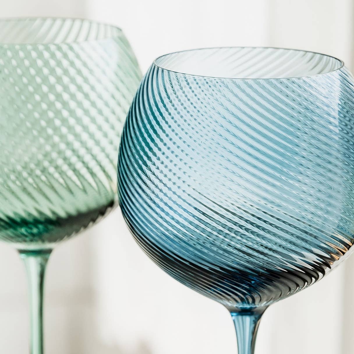 UBERSTAR – wholesale Cocktail/liquor glass – Twist Gin Glasses - Set of 2 Blue/Green6