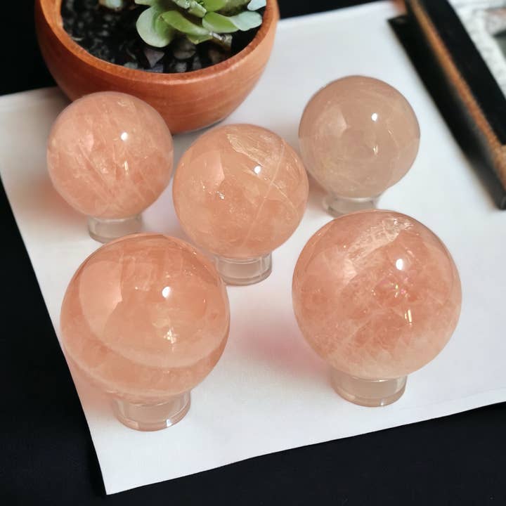 Rozenkwartsbolletjes - 1 kilo voor wholesale door Raj Minerals Inc