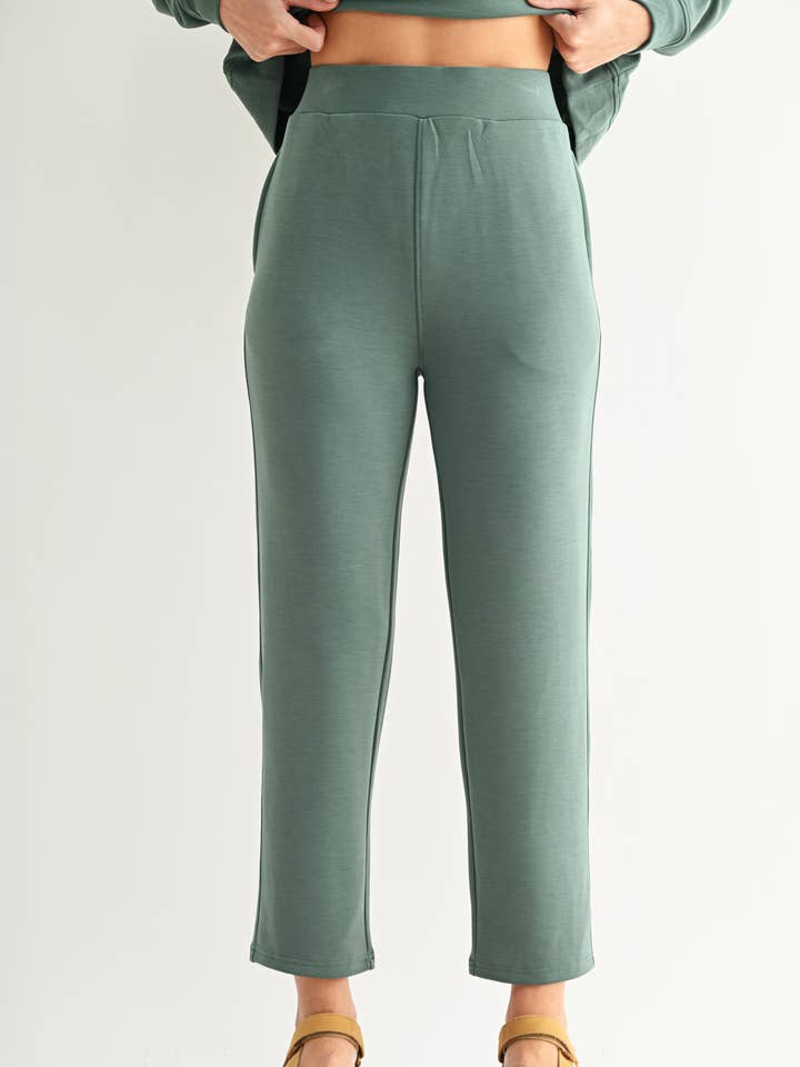 Pantalon court drapé Laguna Soft pour la vente par Mono B