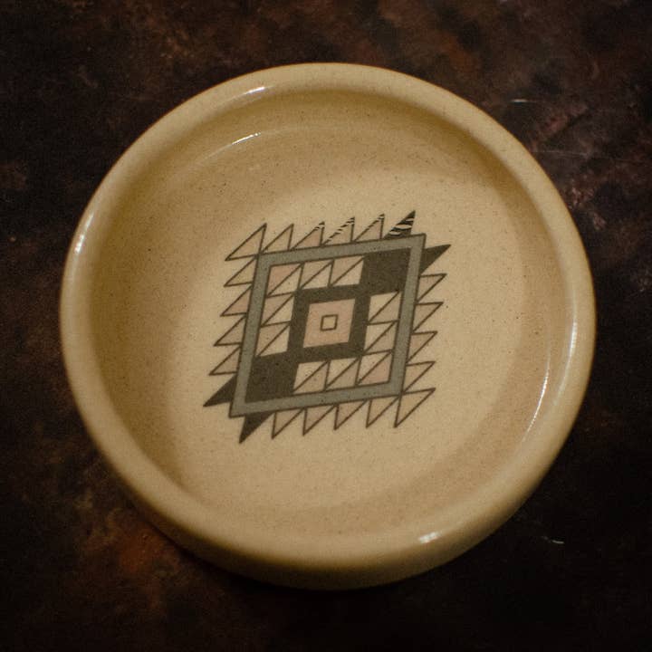 SECONDS - Plat à Bibelots en Céramique Faite Main pour la vente par Rock And Rose Motel