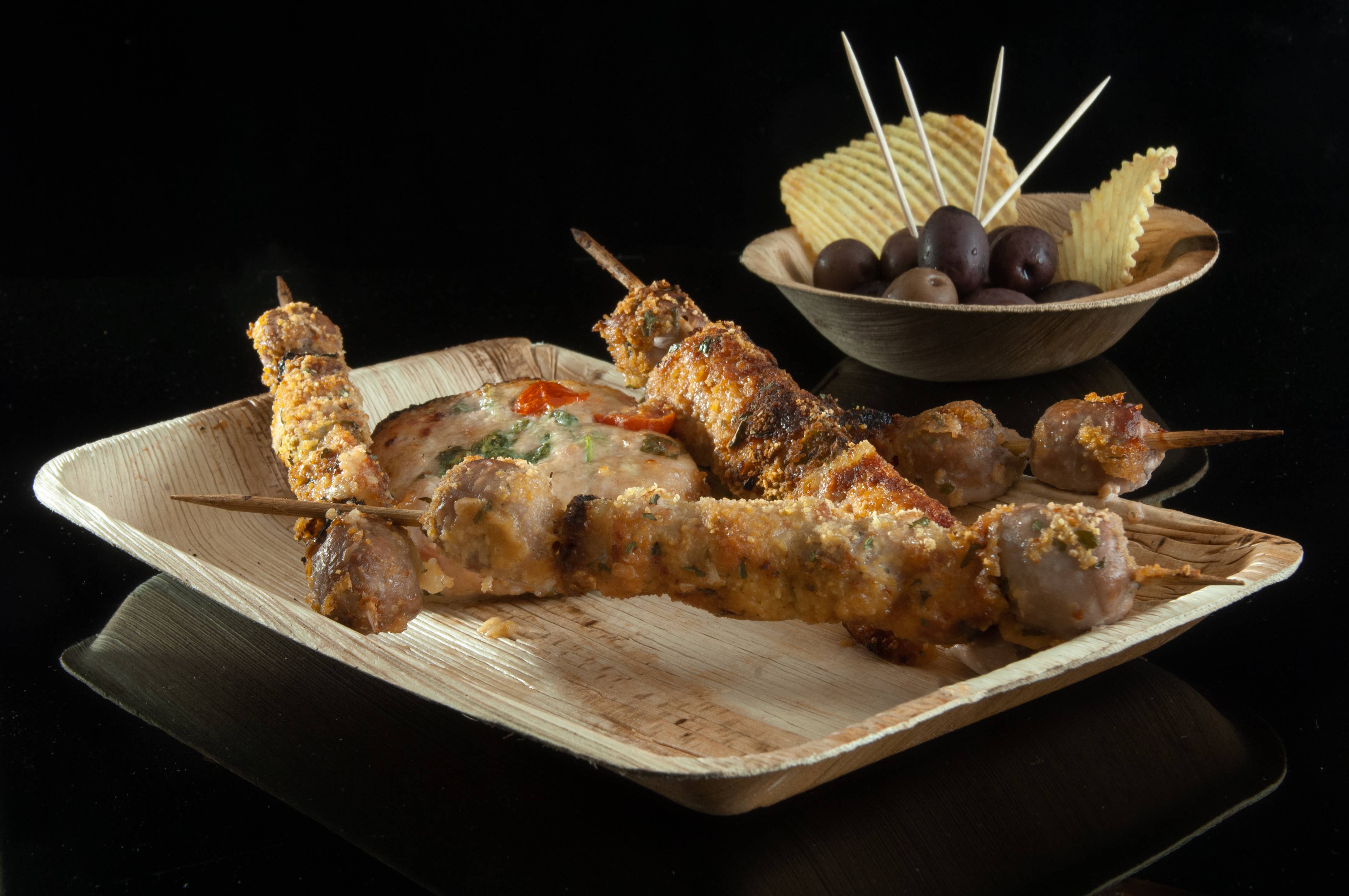 GNB S.r.l. (BioChic) - Wholesale Disposable Plate - Compostable disposable palm leaf plate 18x18cm9