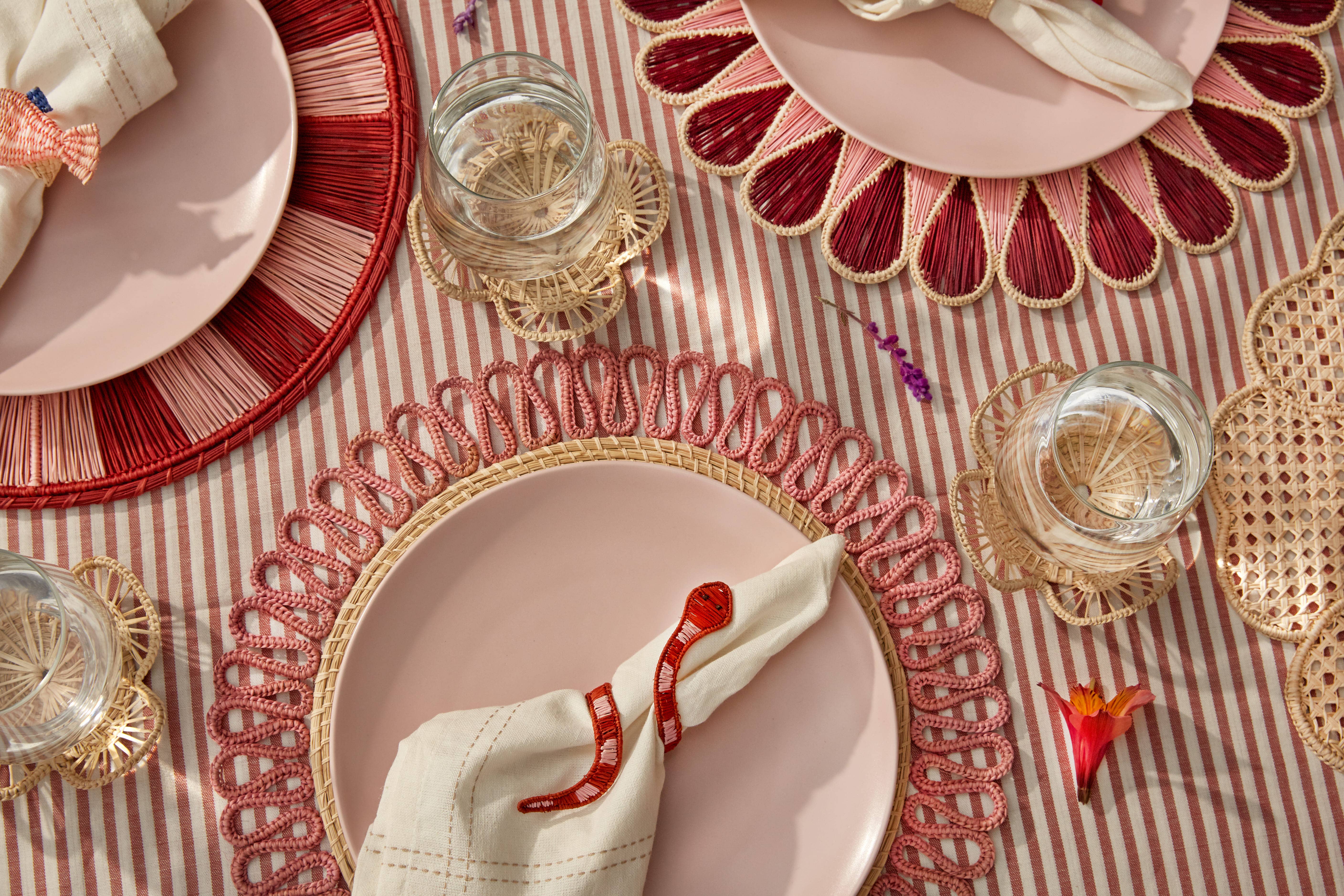 Coro Cora™ - Wholesale Placemat - Magnolia Dos Placemat - Iraca Palm5