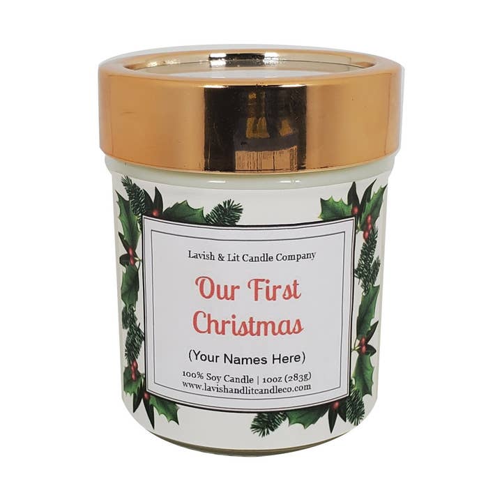 Notre premier Noël (noms personnalisés) - Bougie de Noël pour la vente par Lavish & Lit Candle Company