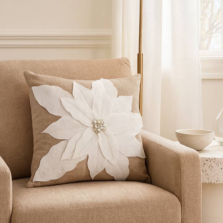 Cojín de fieltro blanco con forma de flor de pascua plateada, natural, de 17 pulgadas para venta al por mayor de Fennco Styles