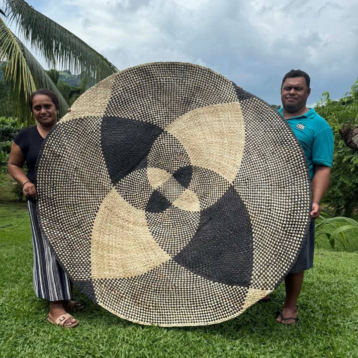 Tapis rond Iri Buli - diamètre 1,85 m pour la vente par Rise Beyond the Reef