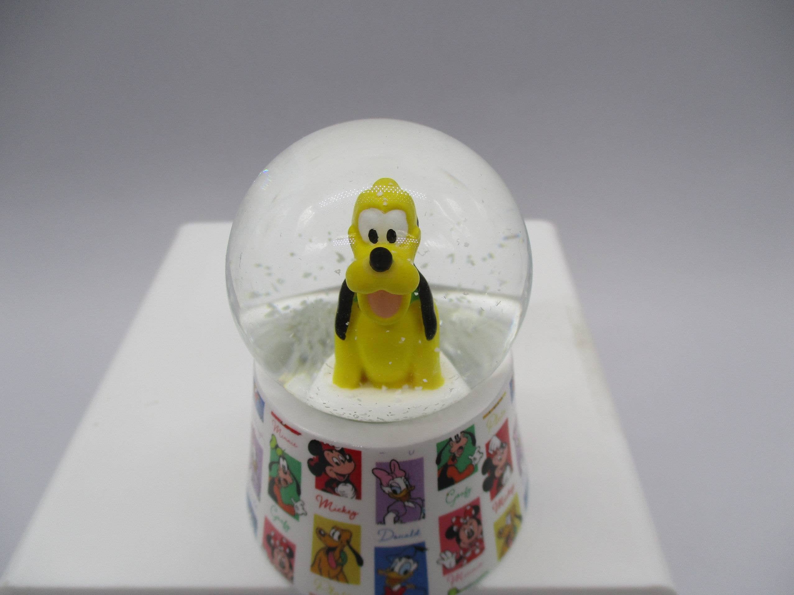 Silver Buffalo - Wholesale Snow Globe - Disney Pluto Boxed 45mm Light Up Snow Globe5