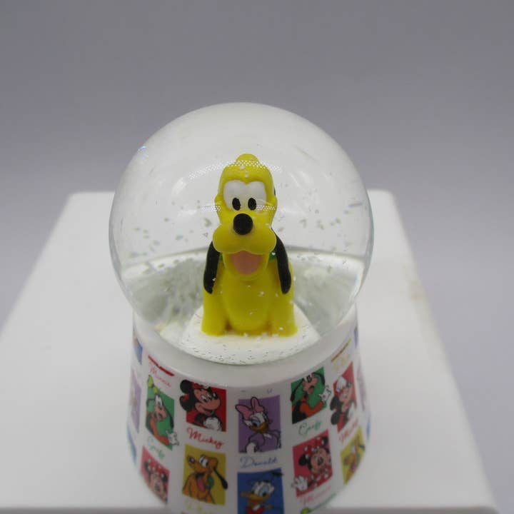 Silver Buffalo - Wholesale Snow Globe - Disney Pluto Boxed 45mm Light Up Snow Globe5