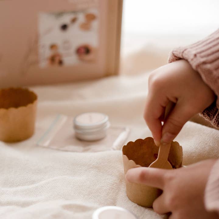 Poppy & Daisy Designs - Wholesale DIY Craft Kit - Kids - Mineral Makeup