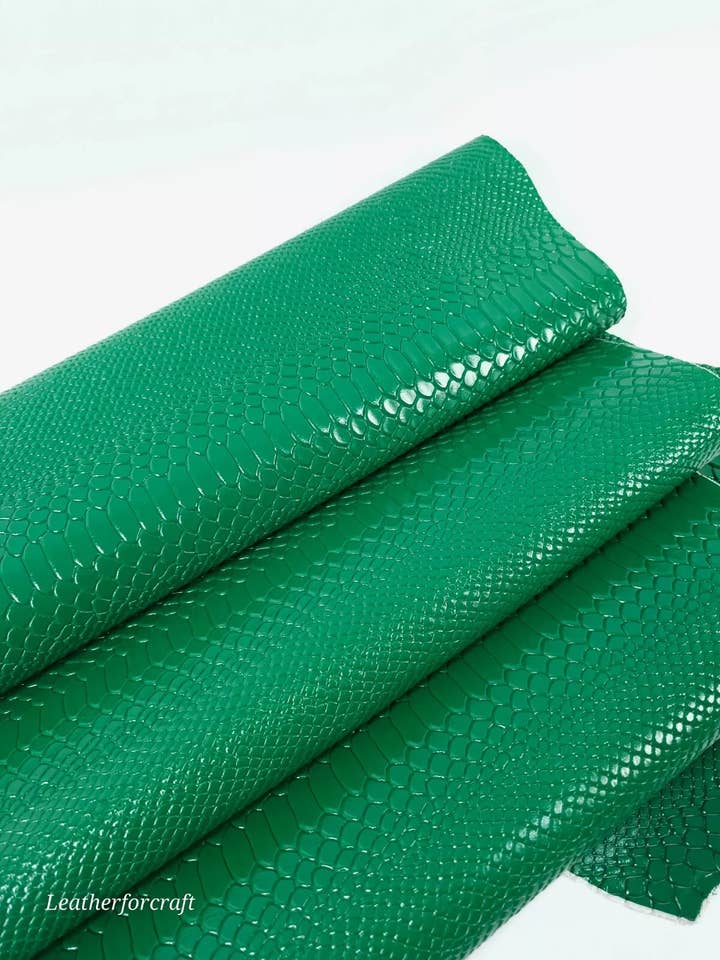 Ultramarin Grüner Anakonda Geprägtes Leder 1988 für den Großhandel von Leatherforcraft