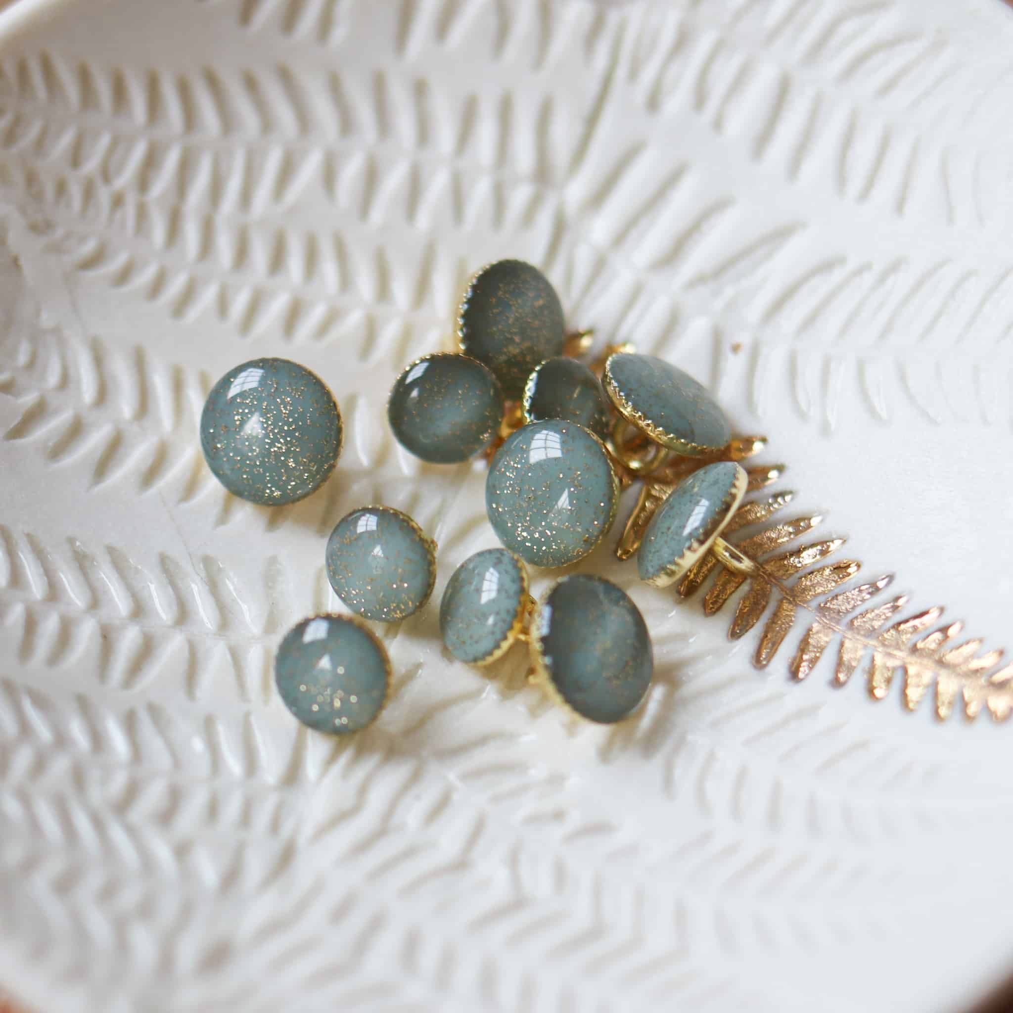 Lise Tailor - Vendita all'ingrosso Bottone a pressione/da cucire - Bottoni a forma di stivaletto con paillettes dorate10